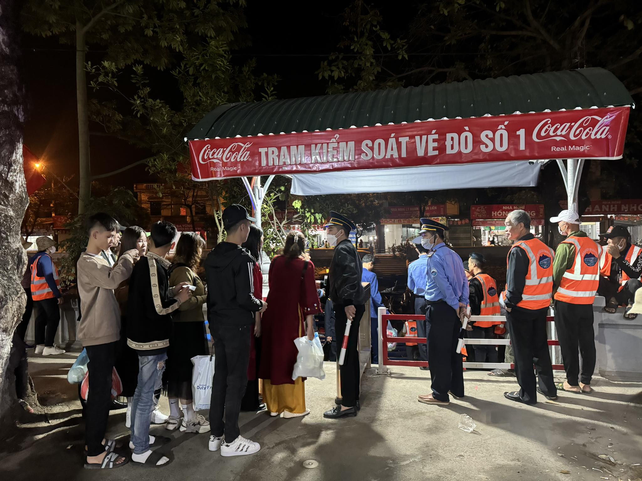 Chùa Hương hiện đại hóa quản lý vận chuyển đò với giải pháp vé điện tử